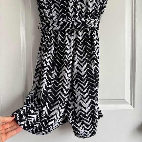 Venus Sleeveless Shorts Romper with Pockets Black White Chevron Resortwear XS - Picture 10 of 12